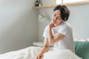 寝違えは整体で対応している？原因や症状・施術内容・整体に行くタイミングを解説