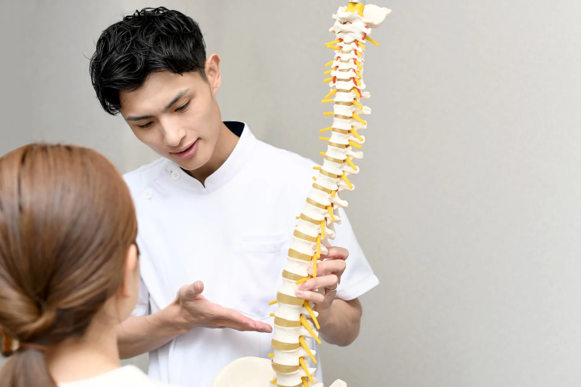 側弯症には本当の原因にアプローチできる整体院がおすすめ